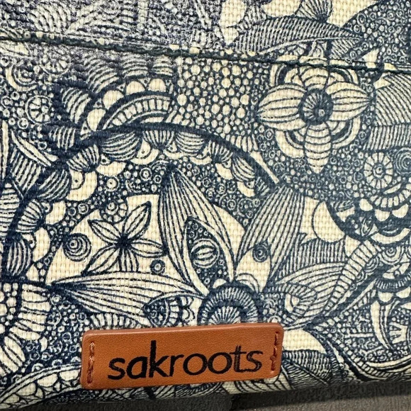 Sakroots Artist Circle Zip Around Wallet in Desert Spirit Blue - Picture 11 of 14